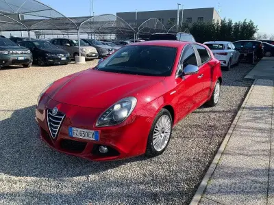 Usata Alfa Romeo Giulietta Business 105 CV (77 kW) 2015 Rosso Utilitaria