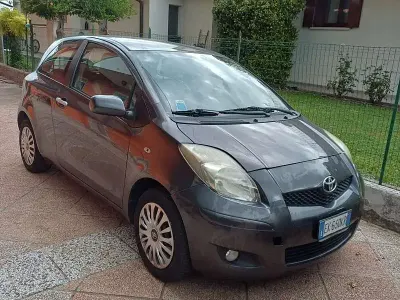 Usata Toyota Yaris Sol 69 CV (50 kW) 2010 Utilitaria