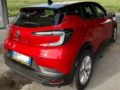 Usata Renault Captur Evolution 101 CV (74 kW) 2025 Rosso SUV