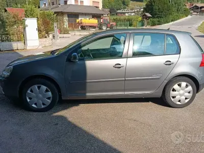 Usata VW Golf VI Comfortline 102 CV (75 kW) 2008 Grigio Utilitaria