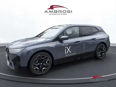 Usata BMW iX 239 kW (326 CV) 2025 Grigio SUV