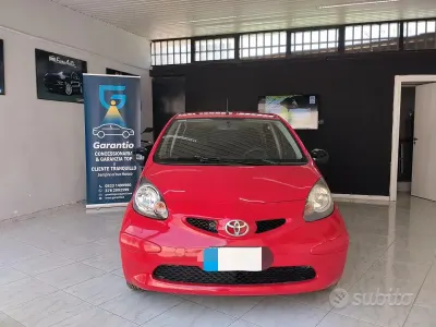 Usata Toyota Aygo 68 CV (50 kW) 2009 Rosso Utilitaria