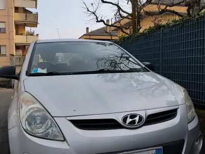 Usata Hyundai i20 78 CV (57 kW) 2009 Grigio Utilitaria