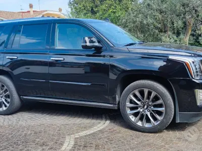 Usata Cadillac Escalade 426 CV (313 kW) 2021 Nero SUV