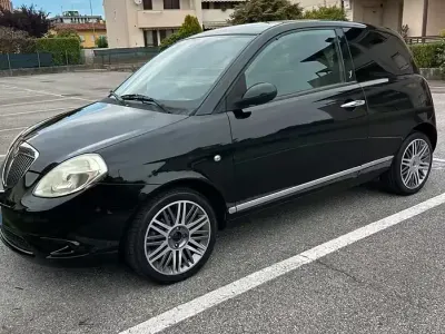 Usata Lancia Ypsilon 60 CV (44 kW) 2008 Nero Utilitaria