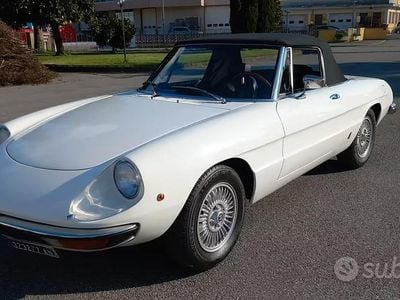 Begagnad Alfa Romeo Spider Veloce 131 HK (96 kW) 1970 Vit Cab