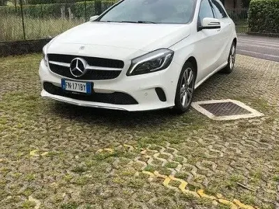 Usata Mercedes A180 Business 109 CV (80 kW) 2018 Bianco Berlina