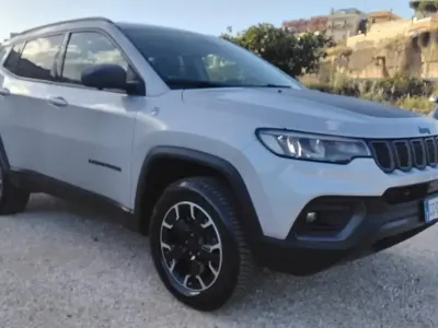 Usata Jeep Compass Trailhawk 179 CV (131 kW) 2021 Argento SUV
