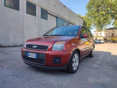 Usata Ford Fusion 2008 Rosso Utilitaria