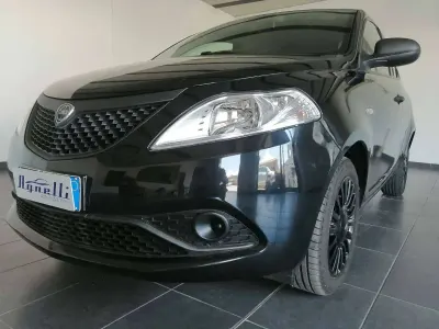 Usata Lancia Ypsilon Silver 69 CV (50 kW) 2017 Nero Utilitaria