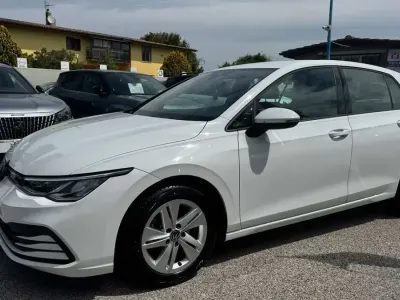Usata VW Golf VIII Life 110 CV (80 kW) 2022 Bianco Berlina
