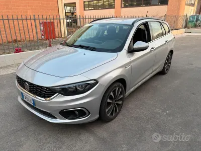 Usata Fiat Tipo Easy 120 CV (88 kW) 2019 Grigio Station wagon