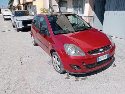 Usata Ford Fiesta 68 CV (50 kW) 2007 Rosso Utilitaria