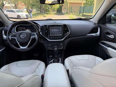 Używany Jeep Cherokee Overland 200 KM (147 kW) 2017 Czarny SUV