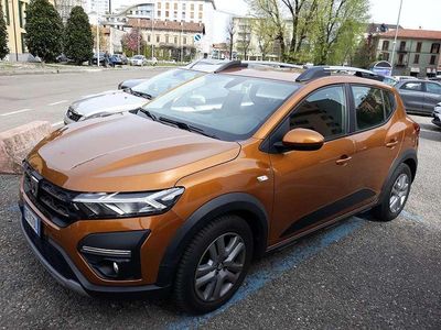 Usata Dacia Sandero Comfort 91 CV (66 kW) 2021 Oro Berlina