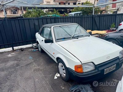 Usata Ford Escort Cabriolet Ghia 73 CV (53 kW) 1986 Bianco Cabrio