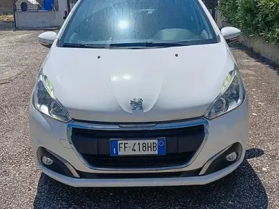 Usata Peugeot 208 82 CV (60 kW) 2016 Bianco Utilitaria