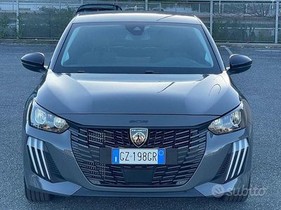 Usata Peugeot 208 Allure 101 CV (74 kW) 2025 Gray Utilitaria