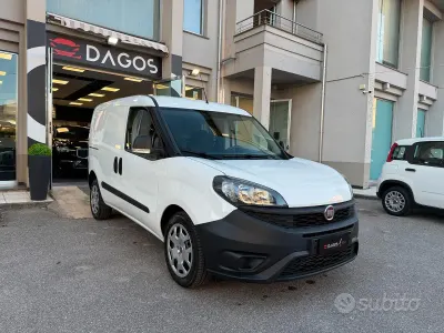 Usata Fiat Doblò S 90 CV (66 kW) 2022 Bianco Monovolume