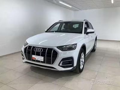 Usata Audi Q5 Business 204 CV (150 kW) 2022 Bianco ghiaccio metallizzato SUV