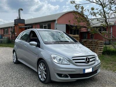 Mercedes B200