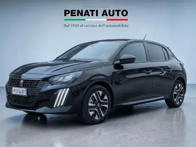 Usata Peugeot e-208 Allure 100 kW (136 CV) 2025 Nero Utilitaria