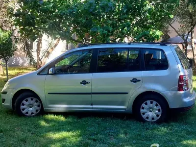 Käytetty VW Touran Conceptline 102 HP (75 kW) 2008 Tila-auto
