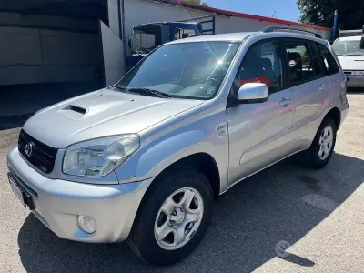 Usata Toyota RAV4 116 CV (85 kW) 2004 Grigio SUV