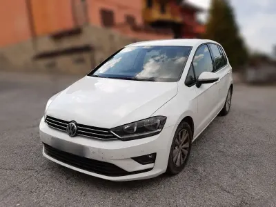 Usata VW Golf Sportsvan Comfortline 110 CV (80 kW) 2015 Bianco Monovolume