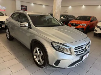 Käytetty Mercedes GLA180 AMG 136 HP (100 kW) 2019 Hopea Katumaasturi