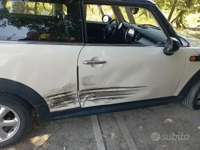 Usata Mini Cooper Coupé 90 CV (66 kW) 2011 Bianco Coupé