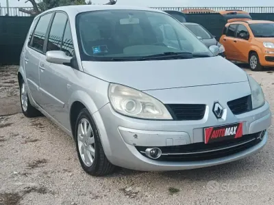 Käytetty Renault Scenic E-Tech Dynamique 106 HP (77 kW) 2009 Harmaa Sedan