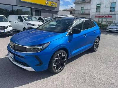 Usata Opel Grandland X Ultimate 131 CV (96 kW) 2022 Blu/azzurro SUV