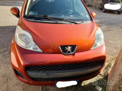 Usata Peugeot 107 68 CV (50 kW) 2009 Marrone Utilitaria