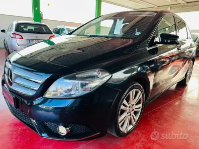 Usata Mercedes B200 Premium 136 CV (100 kW) 2013 Nero Utilitaria