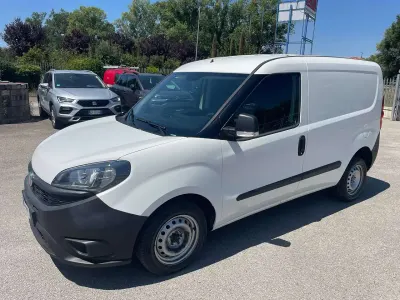 Usata Fiat Doblò 105 CV (77 kW) 2022 Bianco Monovolume