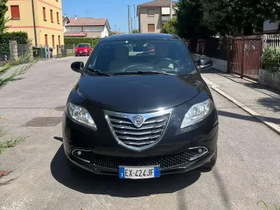 Usata Lancia Ypsilon Silver 80 CV (58 kW) 2014 Nero Utilitaria