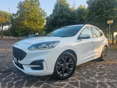 Usata Ford Kuga ST-Line 120 CV (88 kW) 2022 Bianco SUV