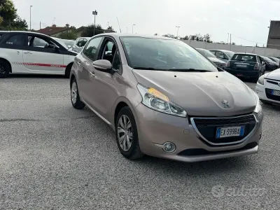 Usata Peugeot 208 Access 82 CV (60 kW) 2014 Grigio Utilitaria