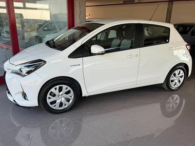 Usata Toyota Yaris Hybrid Business Edition 73 CV (53 kW) 2020 Bianco Berlina