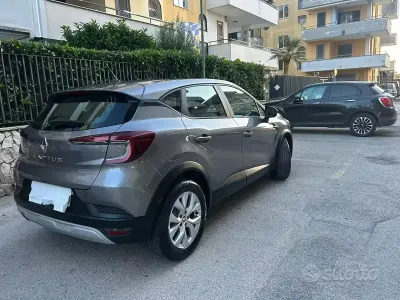 Usata Renault Captur Business 116 CV (85 kW) 2021 Grigio SUV