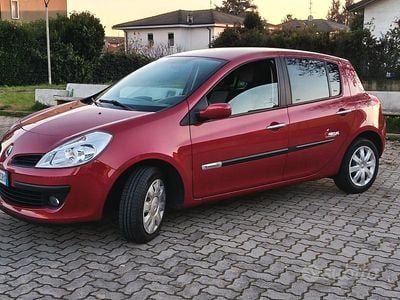 Usata Renault Clio II LE 74 CV (54 kW) 2008 Rosso Berlina