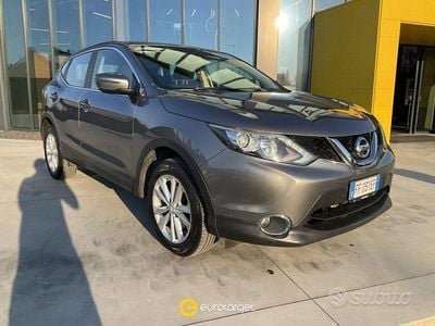 Usata Nissan Qashqai Acenta 131 CV (96 kW) 2016 Grigio scuro metallizzato SUV