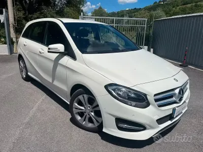 Usata Mercedes B180 Premium 109 CV (80 kW) 2016 Bianco Utilitaria