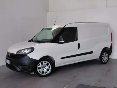 Usata Fiat Doblò Lounge 105 CV (77 kW) 2022 Bianco Monovolume