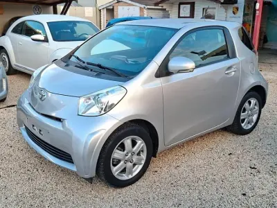 Usata Toyota iQ 90 CV (66 kW) 2011 Grigio Utilitaria