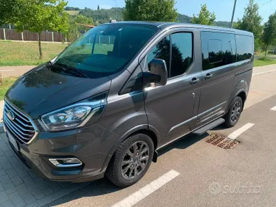 Usata Ford Tourneo Custom Titanium 131 CV (96 kW) 2021 Grigio Furgone