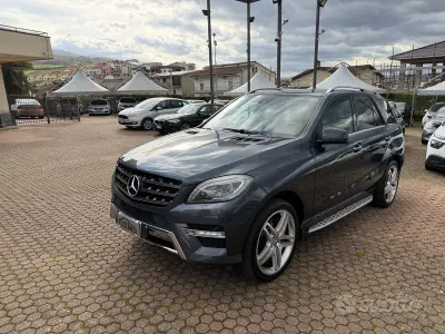 Begagnad Mercedes ML350 Premium 258 HK (189 kW) 2012 Blå SUV