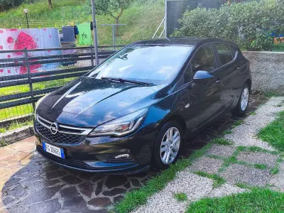 Usata Opel Astra S 110 CV (80 kW) 2016 Nero Berlina