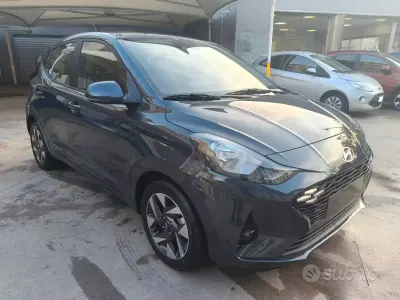 Nuova Hyundai i10 63 CV (46 kW) 2025 Rosso Utilitaria